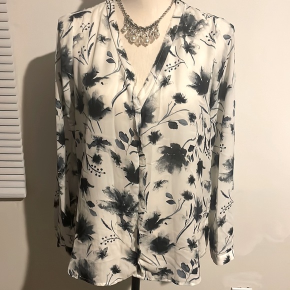 Pleione Tops - PLEIONE WHITE/BLUE FLORAL PRINT BLOUSE.